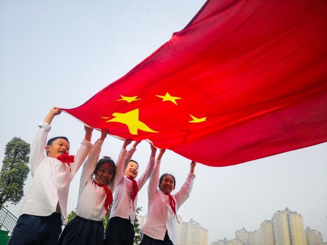 写“福”字送春联 党员冬训送祝福