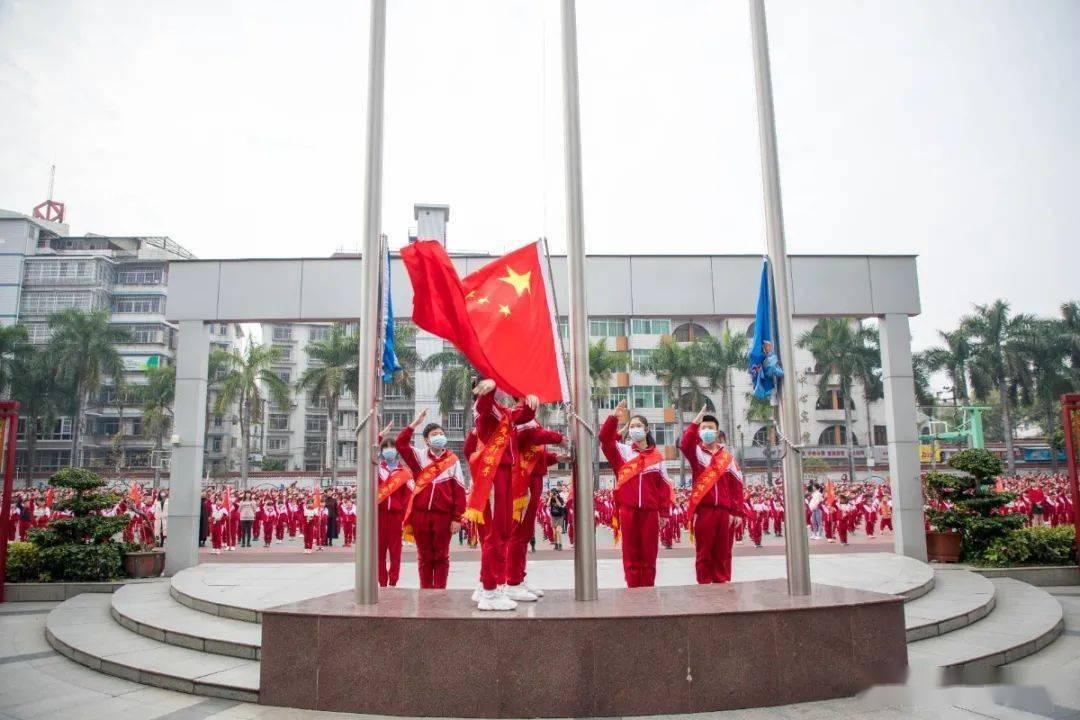 周厉王暴虐，“国人暴动”；周幽王“烽火戏诸侯”，西周灭亡