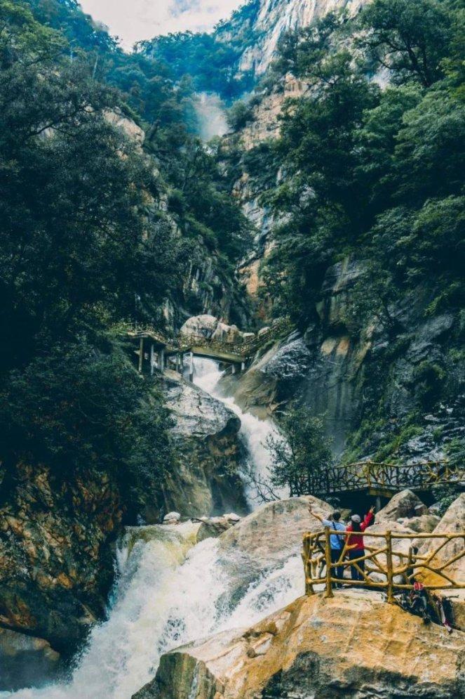 破碎的雕像
