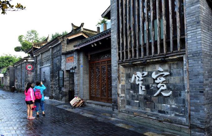 苹果涨超1%,市值重回3万亿美元,再次登顶全球第一!纳指100ETF(159660)连续两日大幅放量,最新溢价超1%